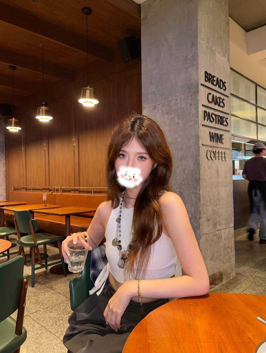 菲妮