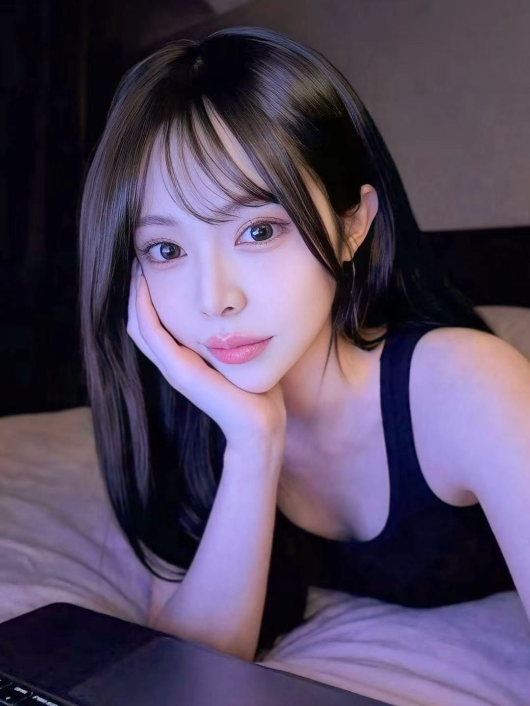 花澤莉子.