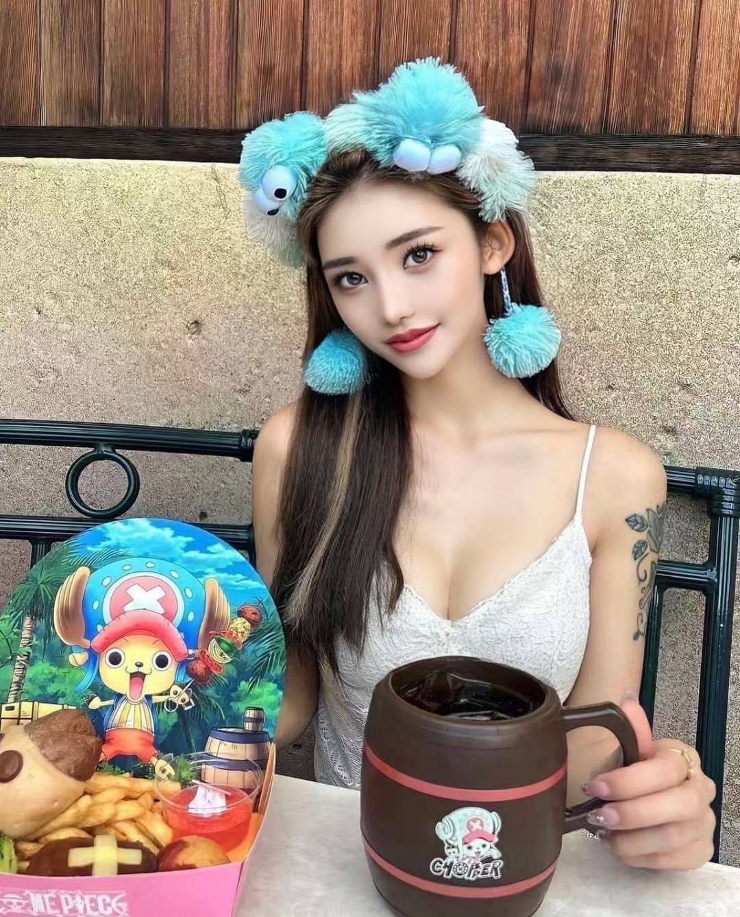 佳依結