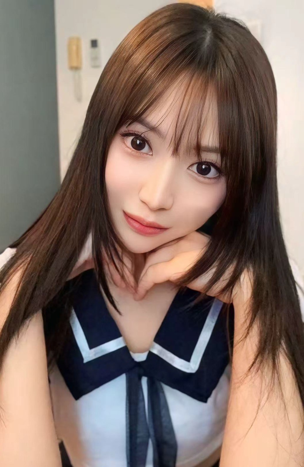 花澤莉子.