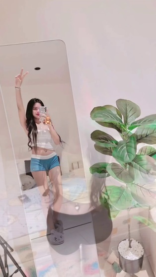 蜜桃紅