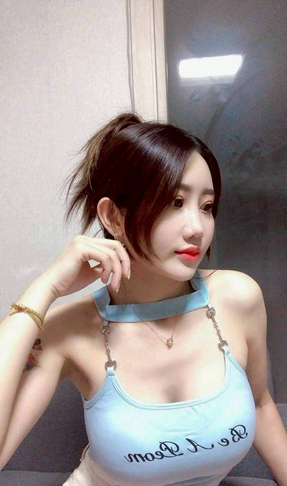 央央