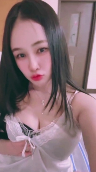 李荷娜