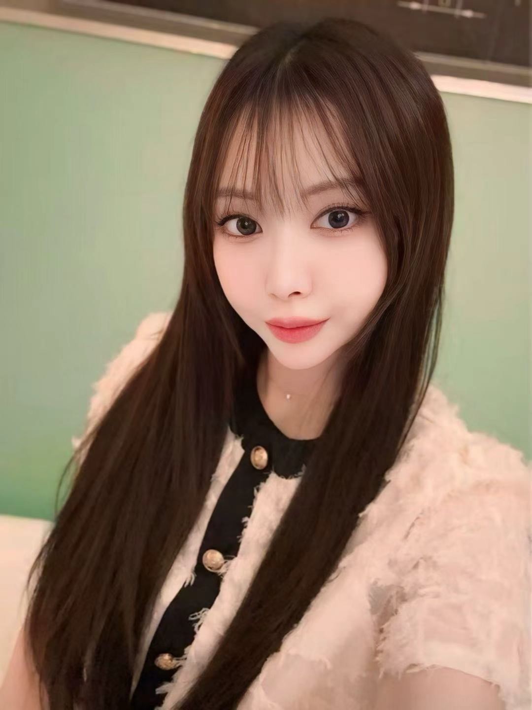 花澤莉子.